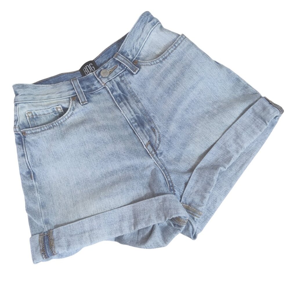 Urban Outfitters BDG Mom High Rise Cuffed 5 Pocket Light Wash Denim Shorts Sz 25